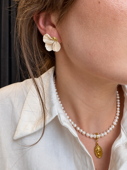 Golden Muse – Freshwater Pearl Necklace