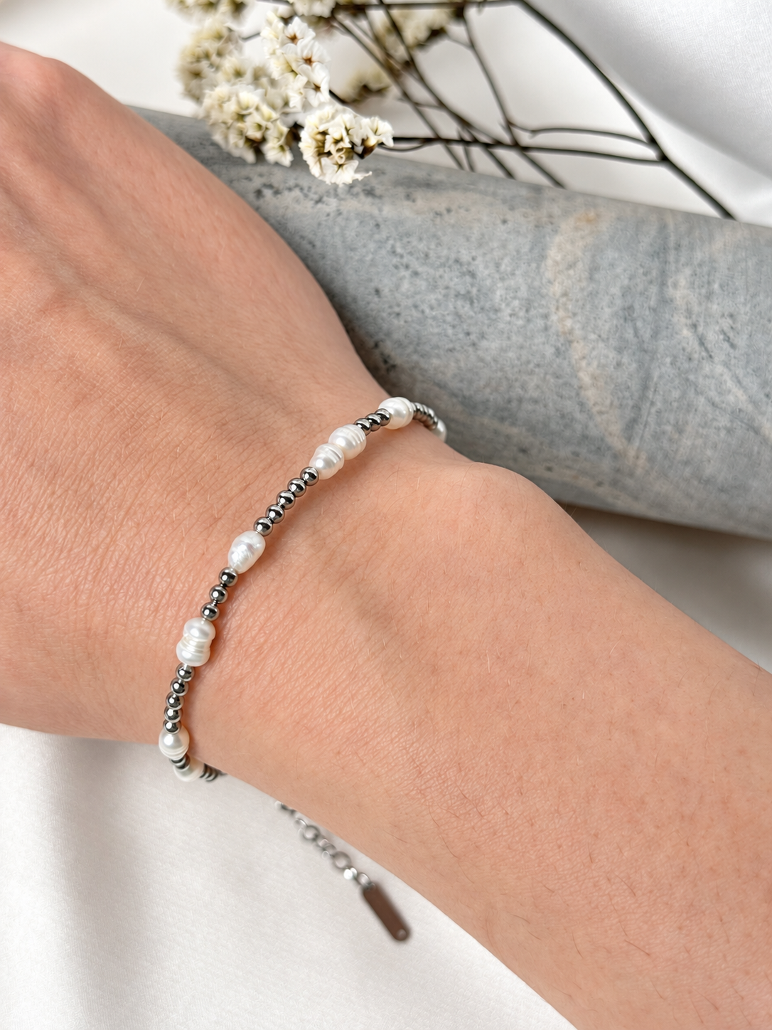 Silver Pearl Glow Bracelet