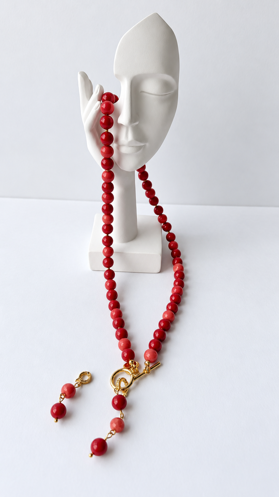 Scarlet Charm – Beaded Necklace