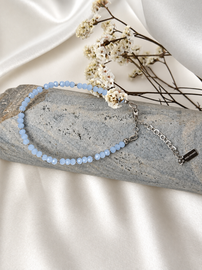 A handmade bracelet featuring faceted glass crystal beads in soft blue, complemented by delicate stainless steel accents. A minimalist design with a subtle sparkle, perfect worn alone or layered with other bracelets.

Bead size: 4 mm
Bracelet length: approximately 18 cm + 4 cm extension chain