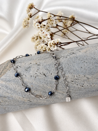 A handmade bracelet featuring faceted glass crystal beads in deep blue, paired with a silver-tone chain with elongated links. A delicate, modern design, perfect worn alone or layered with other bracelets.

Bead size: 4 mm
Bracelet length: approximately 17 cm + 3 cm extension chain