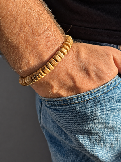A handmade bracelet featuring wooden disc beads in warm, earthy tones. A simple design with a distinctive wood texture, perfect worn alone or stacked with other bracelets.

Bracelet size: approximately 19–19.5 cm